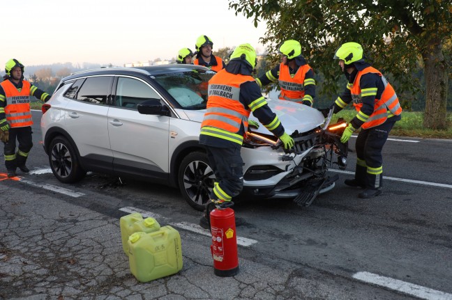 Auffahrunfall im Frhverkehr mit drei beteiligten Autos in Thalheim bei Wels