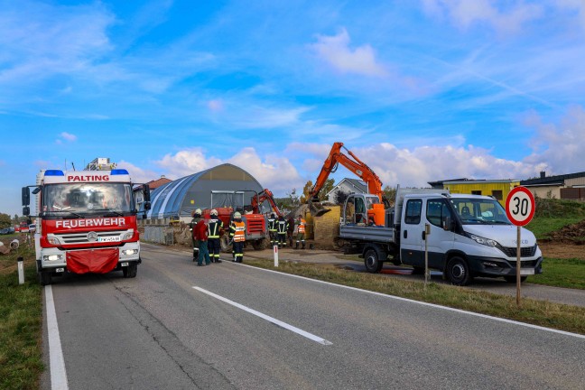 Personenrettung: Arbeiter (43) bei Grabungsarbeiten in Palting in volllaufender Baugrube verschttet