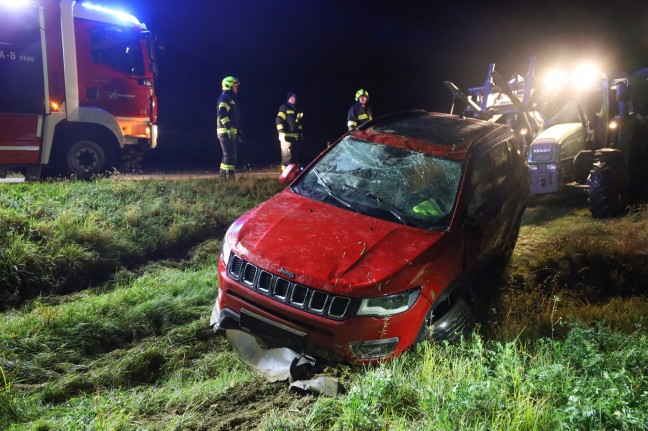 Auto bei nchtlichem Verkehrsunfall in Steinhaus von Strae abgekommen