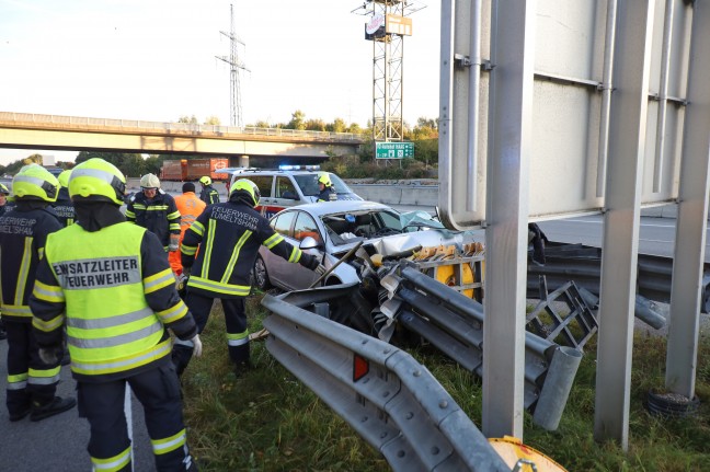 Drei Verletzte: Auto kracht auf Innkreisautobahn bei Haag am Hausruck frontal gegen Anpralldmpfer