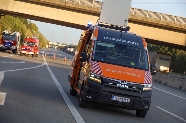 Drei Verletzte: Auto kracht auf Innkreisautobahn bei Haag am Hausruck frontal gegen Anpralldmpfer