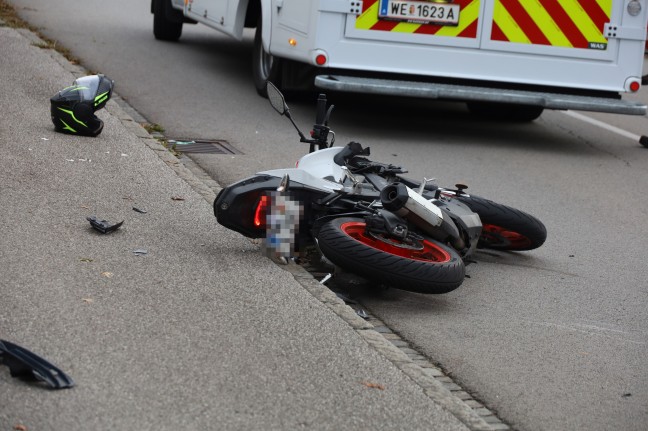 Schwerer Verkehrsunfall zwischen Motorrad und PKW in Wels-Innenstadt