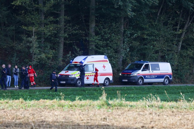 Messerattacke: Frau in Regau offenbar von Mann mit Messer angegriffen und schwer verletzt