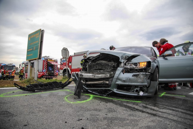 Schwerer Kreuzungscrash an Gemeindegrenze zwischen Holzhausen und Marchtrenk