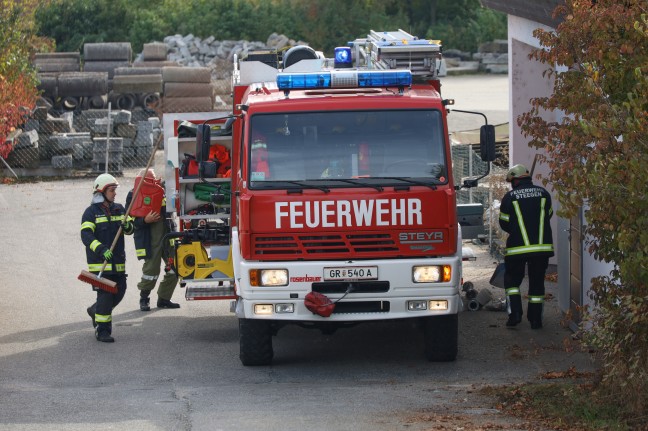 Autolenkerin nach Verkehrsunfall bei Steegen durch Feuerwehr aus Unfallfahrzeug befreit