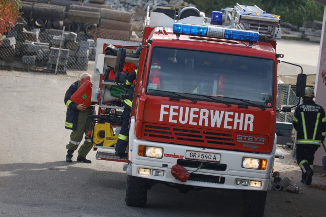 Autolenkerin nach Verkehrsunfall bei Steegen durch Feuerwehr aus Unfallfahrzeug befreit