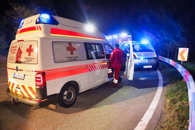 Motorradfahrer bei schwerem Verkehrsunfall in Hellmonsdt ber Leitplanke geschleudert