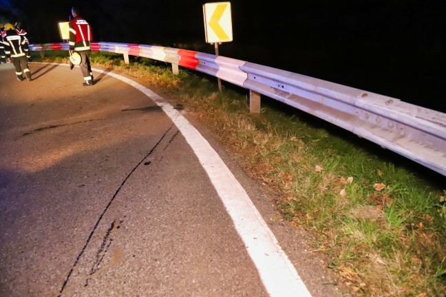 Motorradfahrer bei schwerem Verkehrsunfall in Hellmonsdt ber Leitplanke geschleudert