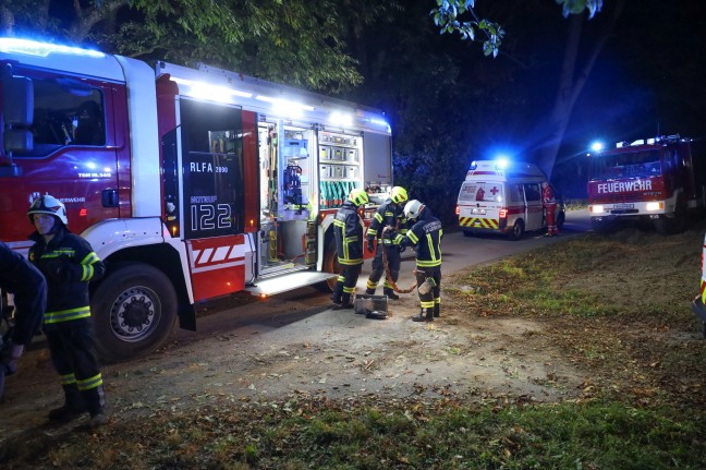 Auto gegen Baum: Vier teils Schwerverletzte bei nchtlichem Verkehrsunfall in Wartberg an der Krems