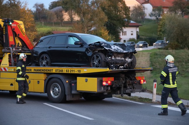 Schwere Kreuzungskollision in Geboltskirchen fordert fnf Verletzte