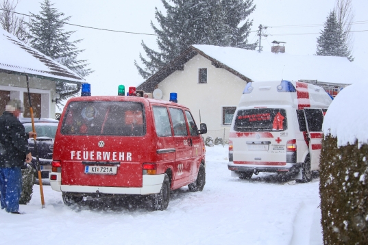 Feuerwehr bei Brand von heißem Fett in einem Wohnhaus in Pettenbach im Einsatz