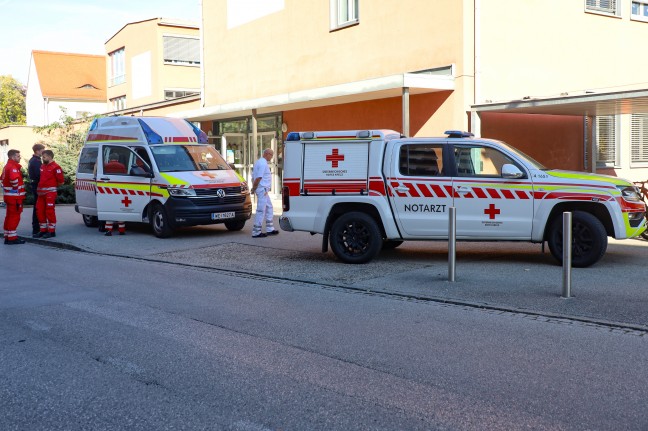 Sturzverletzung: Einsatzkräfte zu vermeintlich eingeklemmten Kind in Wels-Vogelweide gerufen