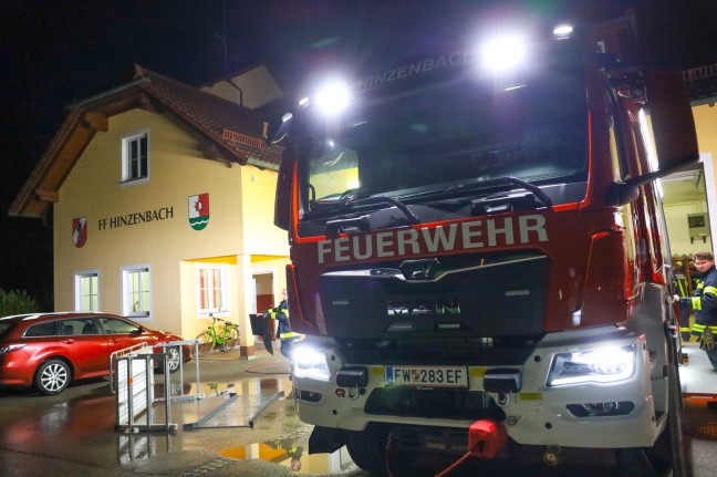 Personenrettung: Mann bei Erntearbeiten in Hinzenbach mit Fu in Vollernter eingeklemmt