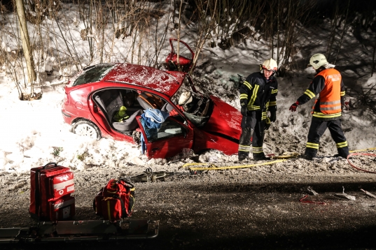 Schwerer Crash auf der Innviertler Straße in Wallern an der Trattnach