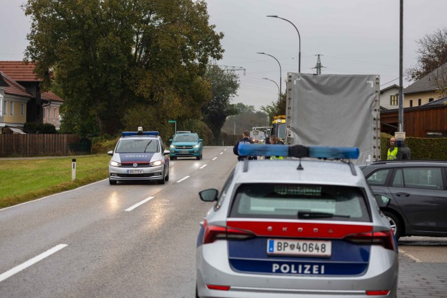 35 Personen: Polizeieinsatz nach Schlepperaufgriff in Braunau am Inn