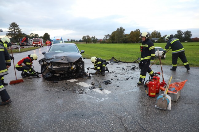 Schwerer Kreuzungsunfall in Pettenbach fordert zwei Verletzte