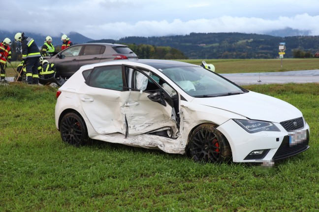 Schwerer Kreuzungsunfall in Pettenbach fordert zwei Verletzte