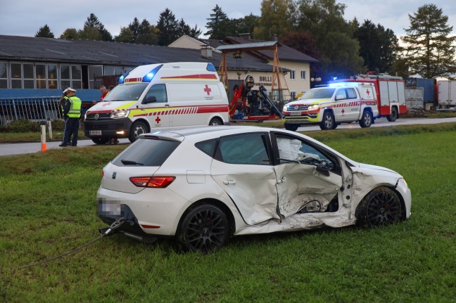 Schwerer Kreuzungsunfall in Pettenbach fordert zwei Verletzte