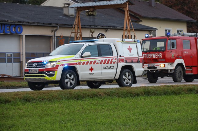 Schwerer Kreuzungsunfall in Pettenbach fordert zwei Verletzte