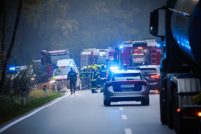 Frontalcrash auf Lamprechtshausener Strae bei Burgkirchen fordert zwei Schwerverletzte