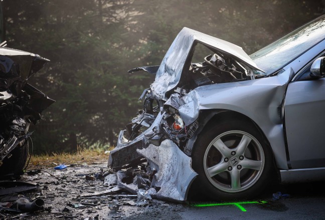 Frontalcrash auf Lamprechtshausener Strae bei Burgkirchen fordert zwei Schwerverletzte