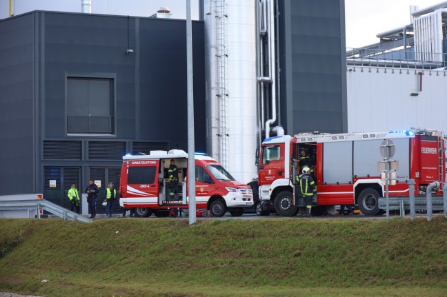 Sechs Feuerwehren bei Brand bei einem Unternehmen in Laakirchen im Einsatz