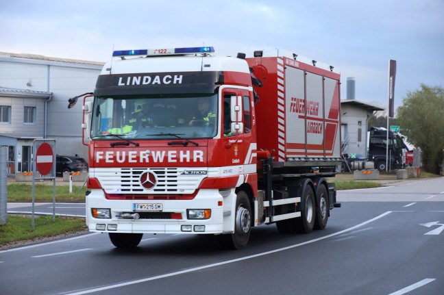 Sechs Feuerwehren bei Brand bei einem Unternehmen in Laakirchen im Einsatz