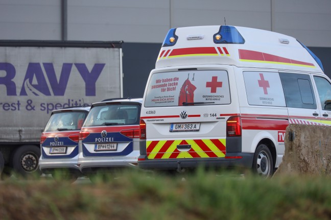 Sechs Feuerwehren bei Brand bei einem Unternehmen in Laakirchen im Einsatz