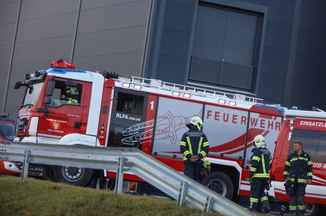 Sechs Feuerwehren bei Brand bei einem Unternehmen in Laakirchen im Einsatz