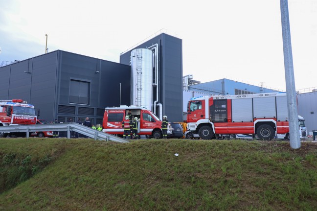 Sechs Feuerwehren bei Brand bei einem Unternehmen in Laakirchen im Einsatz