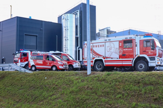 Sechs Feuerwehren bei Brand bei einem Unternehmen in Laakirchen im Einsatz