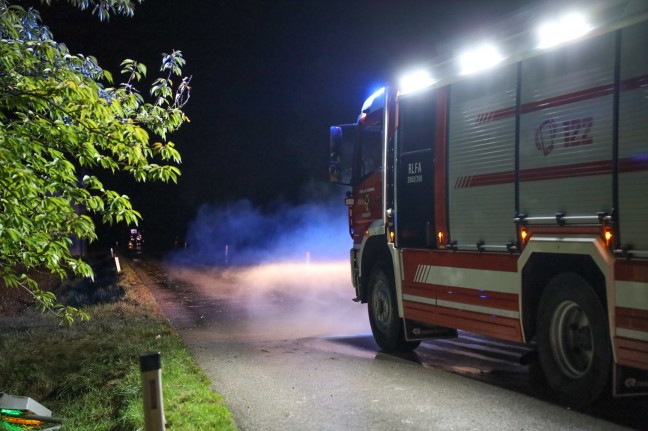 Auto bei Gunskirchen mit hoher Geschwindigkeit gegen Trafostation gekracht und mehrfach berschlagen