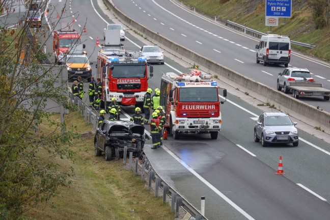 Auto gegen Verkehrsleiteinrichtungen: Unfall auf Pyhrnautobahn bei Spital am Pyhrn endet glimpflich