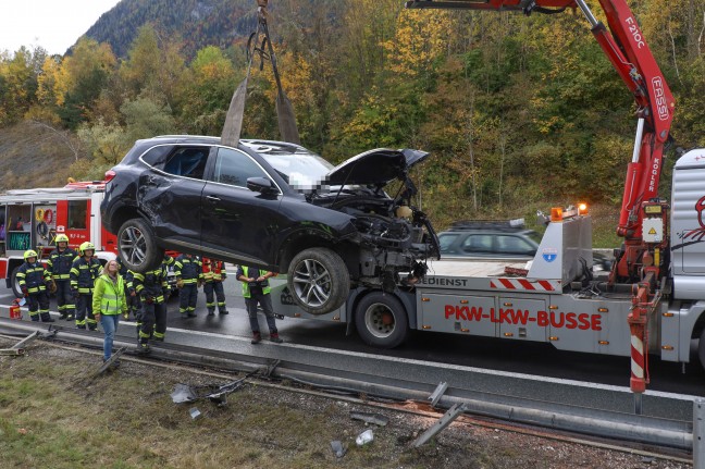 Auto gegen Verkehrsleiteinrichtungen: Unfall auf Pyhrnautobahn bei Spital am Pyhrn endet glimpflich