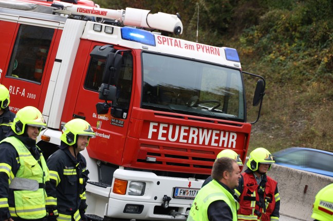 Auto gegen Verkehrsleiteinrichtungen: Unfall auf Pyhrnautobahn bei Spital am Pyhrn endet glimpflich