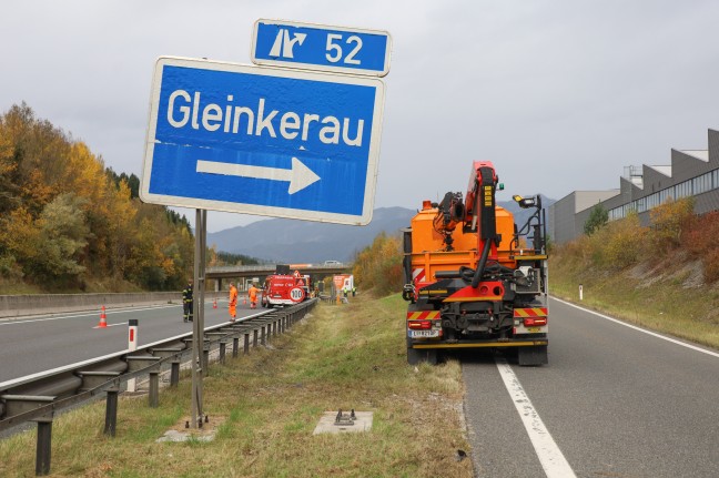 Auto gegen Verkehrsleiteinrichtungen: Unfall auf Pyhrnautobahn bei Spital am Pyhrn endet glimpflich