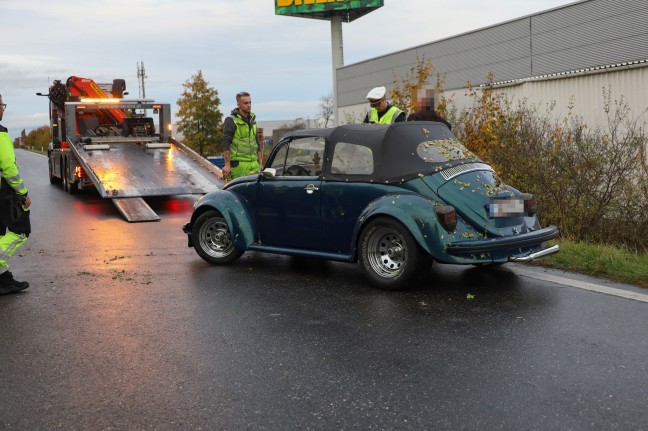 VW-Kfer bei Unfall auf Welser Autobahn in Wels-Neustadt in Bschung gelandet