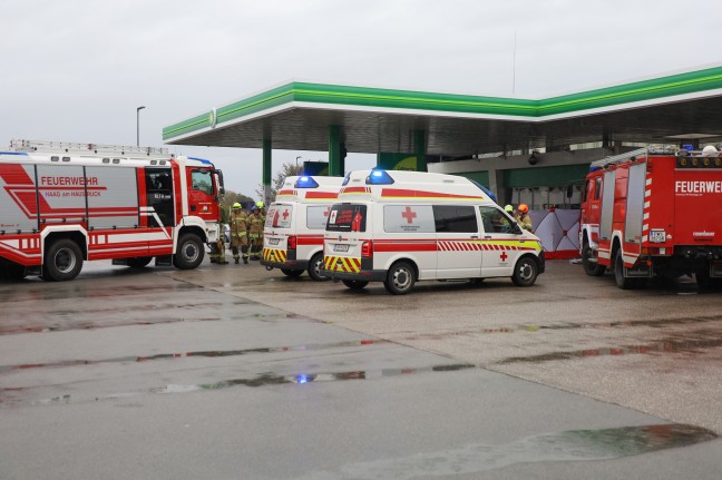 Tdlicher Unfall: Buslenker bei Reparaturarbeiten in Haag am Hausruck unter Linienbus erdrckt