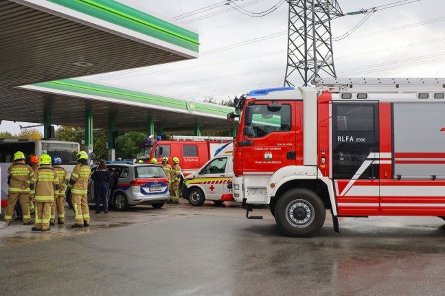 Tdlicher Unfall: Buslenker bei Reparaturarbeiten in Haag am Hausruck unter Linienbus erdrckt