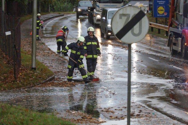 Sieben Feuerwehren bei Brand am Gelnde einer Papierfabrik in Laakirchen im Einsatz