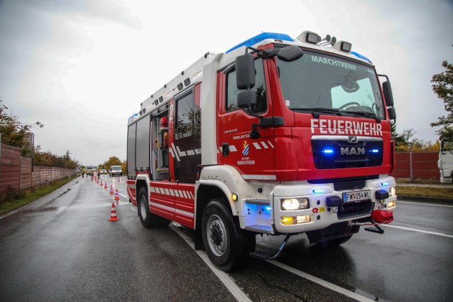 LKW auf lverschmierter Auffahrtsrampe der Welser Autobahn beim Marchtrenk ins Schleudern gekommen