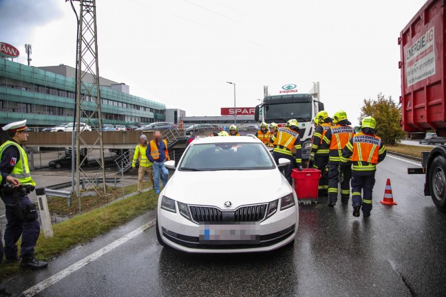 Auffahrunfall zwischen LKW und PKW samt Anhnger auf Wiener Strae bei Marchtrenk