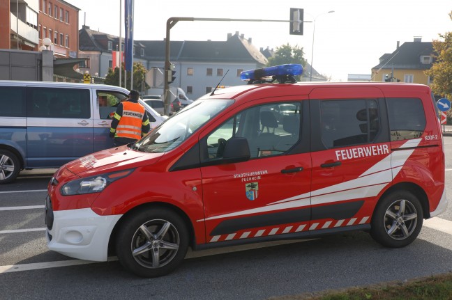 Klimakleber: Verkehrschaos durch Protestaktion mit etwas zu viel Klebstoff in Attnang-Puchheim