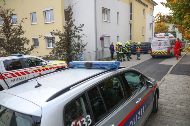 Auto bei Verkehrsunfall in St. Florian gegen Hauswand geprallt