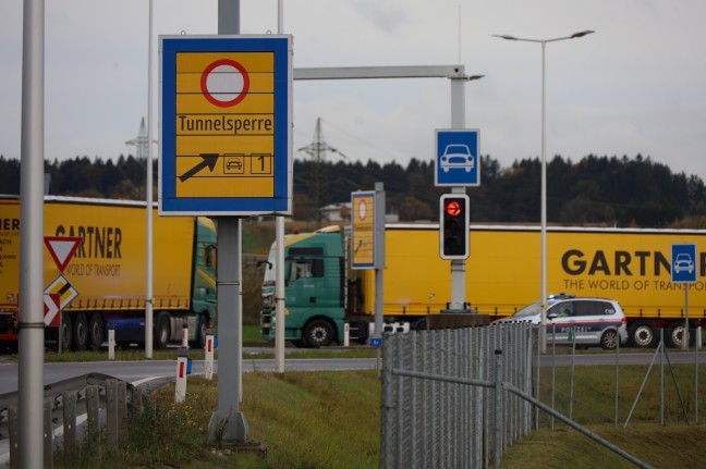 Auto auf Wiener Strae in Edt bei Lambach von Strae abgekommen und im Acker gelandet