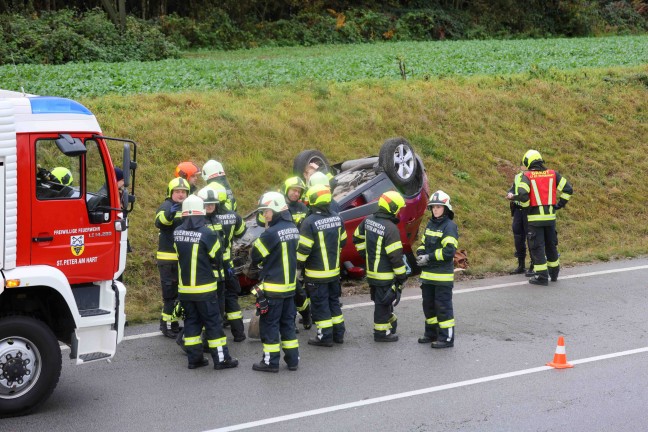 Auto auf Altheimer Strae bei St. Peter am Hart berschlagen