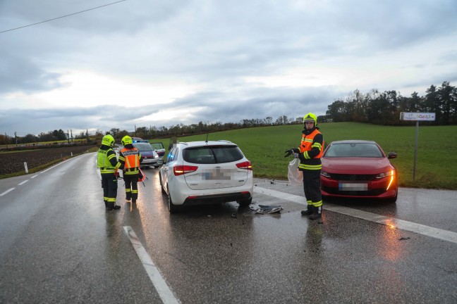 Kreuzungscrash zweier Autos in Marchtrenk