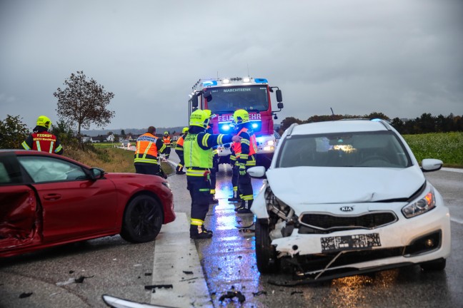 Kreuzungscrash zweier Autos in Marchtrenk