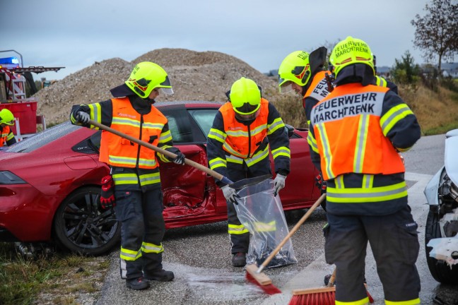 Kreuzungscrash zweier Autos in Marchtrenk