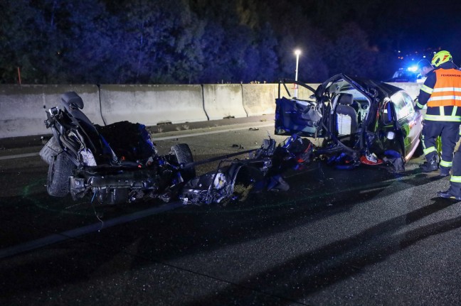 Geisterfahrerunfall: Drei teils Schwerverletzte bei folgenschwerem Crash auf Westautobahn in Pucking